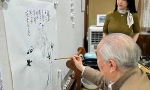书画大师范曾女儿发文：父亲被其妻带走后失联，住所已贴封条，书画古董被运走，员工被恐吓不许外传消息