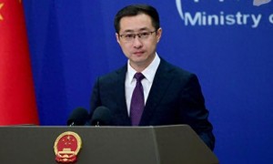 美官员诬称中企控制全球贸易,外交部:此类言论纯属“贩卖焦虑”